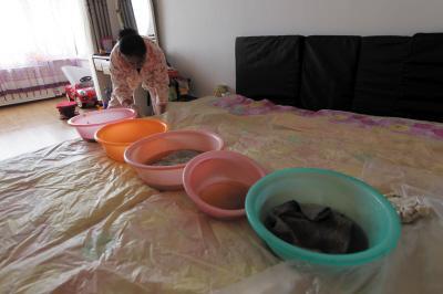 攸县楼上漏水，住户失联，小区没物管，业主维权难！律师来支招……